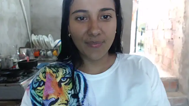 Snapshot of Coral0403 chatting on 03/17/25, 07:48 Coral0403 online show from 03/17/25, 07:48
