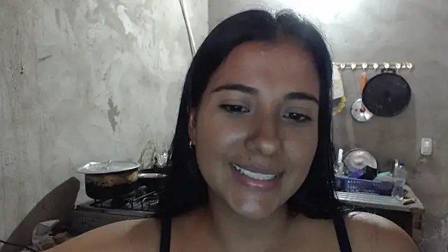 Snapshot of Coral0403 chatting on 03/21/25, 10:39 Coral0403 online show from 03/21/25, 10:39