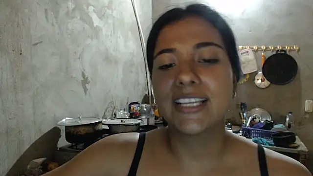 Snapshot of Coral0403 chatting on 03/22/25, 01:43 Coral0403 online show from 03/22/25, 01:43