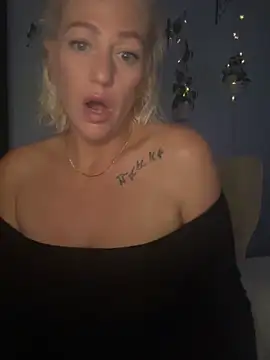 Snapshot of AlessasRoom chatting on 09/25/25, 08:40 AlessasRoom online show from 09/25/25, 08:40