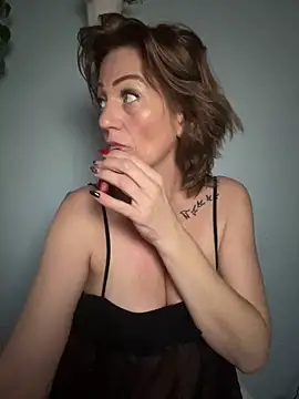 Snapshot of AlessasRoom chatting on 10/10/25, 07:40 AlessasRoom online show from 10/10/25, 07:40