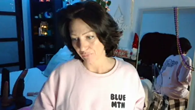 AlessasRoom online show from 12/05/25, 04:43