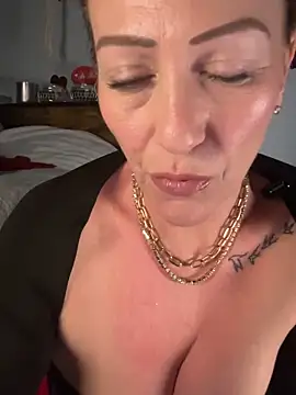 Snapshot of AlessasRoom chatting on 02/15/26, 04:42 AlessasRoom online show from 02/15/26, 04:42