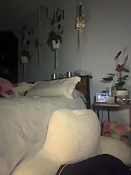 Snapshot of AlessasRoom chatting on 04/14/26, 03:12 AlessasRoom online show from 04/14/26, 03:12