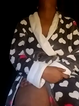 Snapshot of Queen-BD chatting on 11/18/25, 05:12 Queen-BD online show from 11/18/25, 05:12