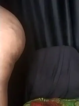 Snapshot of Queen-BD chatting on 11/25/25, 09:59 Queen-BD online show from 11/25/25, 09:59