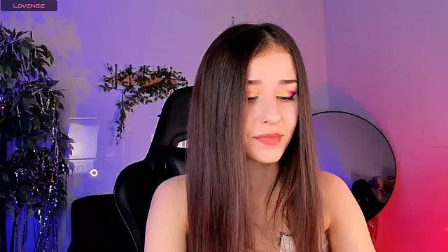 Snapshot of Moon_Sophi chatting on 12/30/24, 03:02 Moon Sophi online show from 12/30/24, 03:02