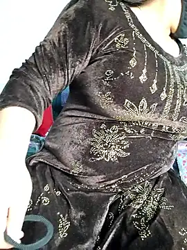 Snapshot of tanvihot2 chatting on 11/22/25, 03:38 tanvihot2 online show from 11/22/25, 03:38