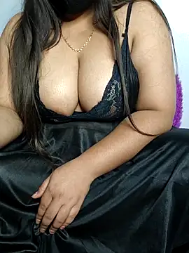 Snapshot of tanvihot2 chatting on 11/26/25, 04:30 tanvihot2 online show from 11/26/25, 04:30