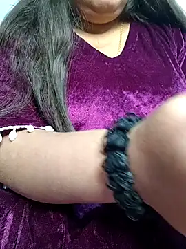 Snapshot of tanvihot2 chatting on 11/29/25, 04:15 tanvihot2 online show from 11/29/25, 04:15