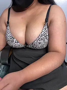 Snapshot of tanvihot2 chatting on 05/15/26, 04:47 tanvihot2 online show from 05/15/26, 04:47