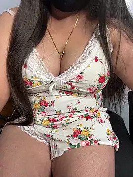Snapshot of tanvihot2 chatting on 06/18/26, 04:33 tanvihot2 online show from 06/18/26, 04:33