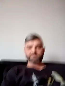 Snapshot of ptrmr chatting on 12/25/24, 01:19 ptrmr online show from 12/25/24, 01:19