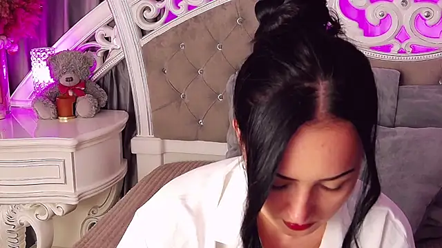 KimKhallifa online show from 09/19/25, 02:57