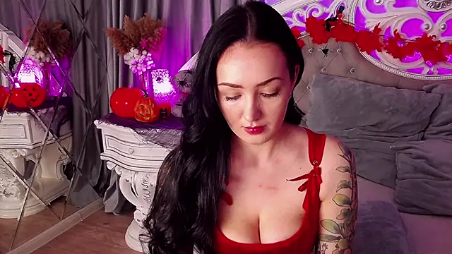 KimKhallifa online show from 10/29/25, 04:59