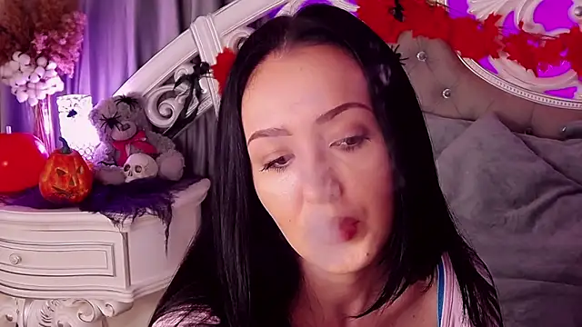 Snapshot of KimKhallifa chatting on 11/01/25, 05:09 KimKhallifa online show from 11/01/25, 05:09