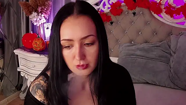 Snapshot of KimKhallifa chatting on 11/04/25, 05:28 KimKhallifa online show from 11/04/25, 05:28