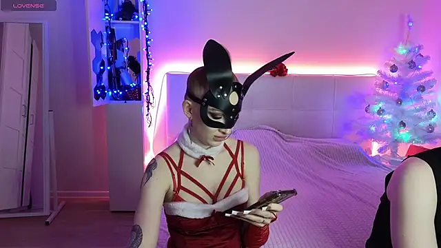 Snapshot of SOFYandMIKE chatting on 01/02/25, 08:35 SOFYandMIKE online show from 01/02/25, 08:35