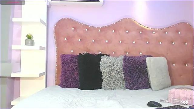 Snapshot of Annabelle-Villareal chatting on 02/13/25, 07:52 Annabelle-Villareal online show from 02/13/25, 07:52