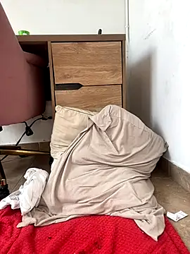 Snapshot of Ninabrunette18 chatting on 10/18/25, 03:35 Ninabrunette18 online show from 10/18/25, 03:35