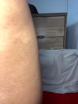 Snapshot of Ninabrunette18 chatting on 10/28/25, 11:36 Ninabrunette18 online show from 10/28/25, 11:36