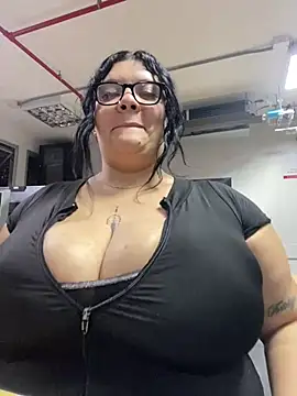 Snapshot of violeta_candyy_ chatting on 02/26/26, 02:21 violeta candyy online show from 02/26/26, 02:21