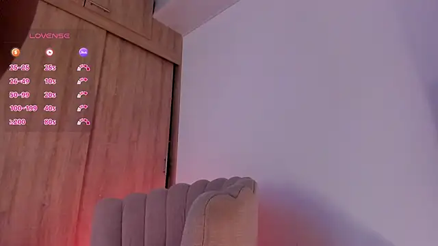 caroliinna  online show from 07/03/26, 01:34