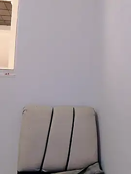 Snapshot of Brendabluee chatting on 01/01/25, 08:37 Brendabluee online show from 01/01/25, 08:37