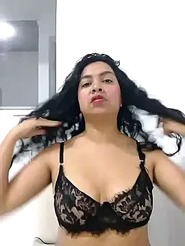 Snapshot of Brendabluee chatting on 01/05/25, 01:56 Brendabluee online show from 01/05/25, 01:56