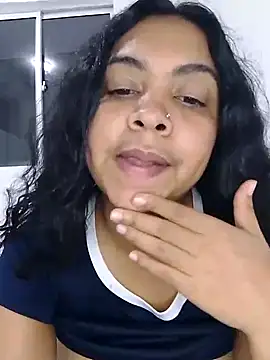 Snapshot of Brendabluee chatting on 01/05/25, 10:40 Brendabluee online show from 01/05/25, 10:40