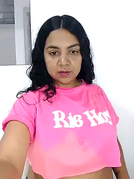 Snapshot of Brendabluee chatting on 02/05/25, 12:49 Brendabluee online show from 02/05/25, 12:49