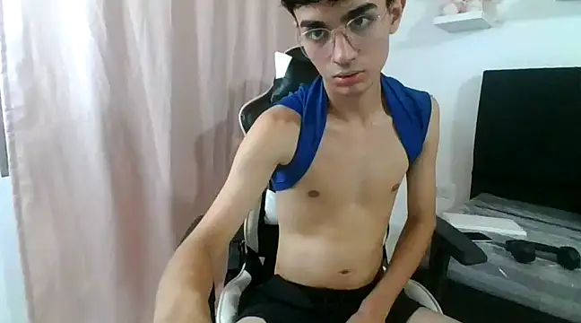 Snapshot of nohatwink chatting on 12/30/24, 03:03 nohatwink online show from 12/30/24, 03:03