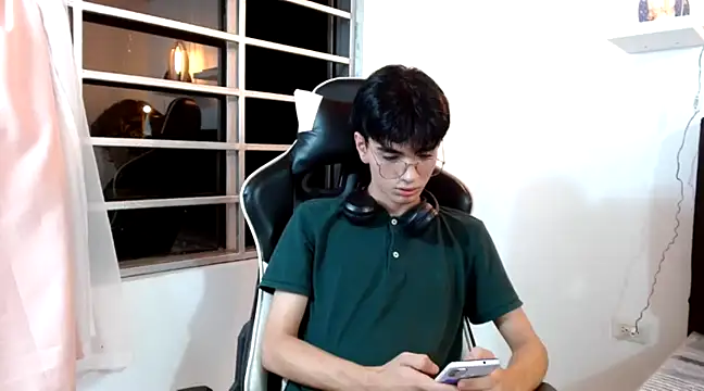 Snapshot of nohatwink chatting on 01/05/25, 03:11 nohatwink online show from 01/05/25, 03:11