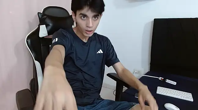 Snapshot of nohatwink chatting on 01/09/25, 11:24 nohatwink online show from 01/09/25, 11:24