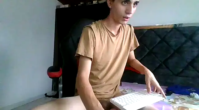 Snapshot of nohatwink chatting on 01/10/25, 12:04 nohatwink online show from 01/10/25, 12:04