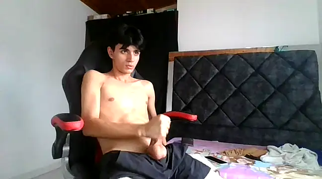 Snapshot of nohatwink chatting on 01/10/25, 03:06 nohatwink online show from 01/10/25, 03:06