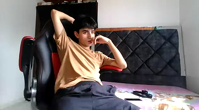 Snapshot of nohatwink chatting on 01/10/25, 06:06 nohatwink online show from 01/10/25, 06:06