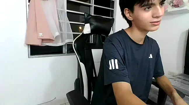 Snapshot of nohatwink chatting on 01/13/25, 02:50 nohatwink online show from 01/13/25, 02:50