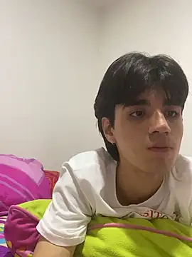 Snapshot of nohatwink chatting on 10/31/25, 02:01 nohatwink online show from 10/31/25, 02:01