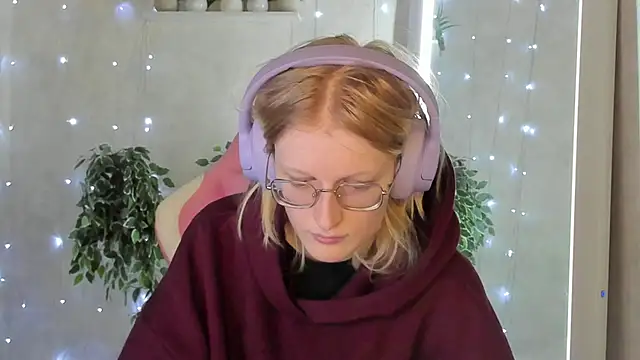 ElizabethHarpper online show from 11/24/25, 01:05