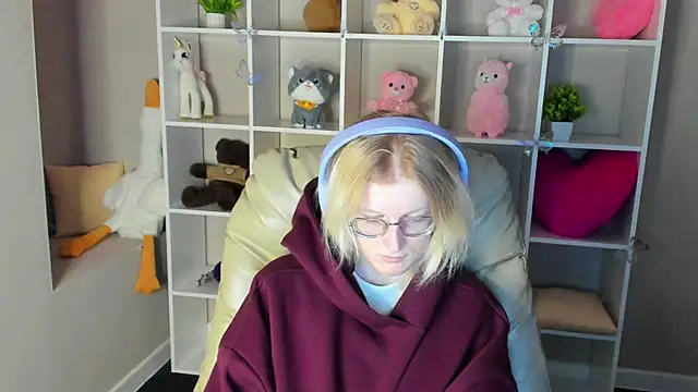 ElizabethHarpper online show from 12/16/25, 12:37