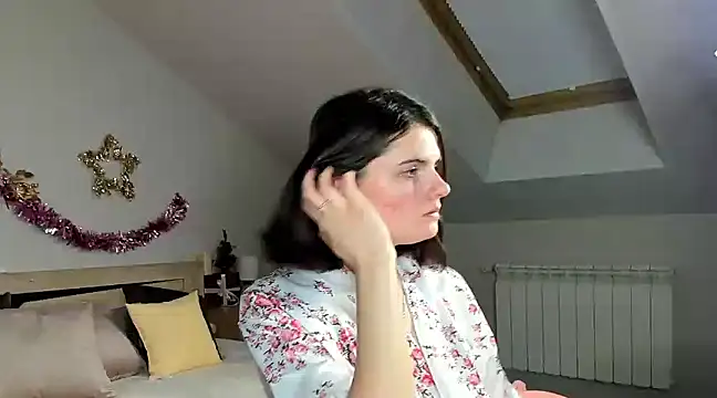 Snapshot of CharlotteMitchell chatting on 01/09/25, 11:03 CharlotteMitchell online show from 01/09/25, 11:03