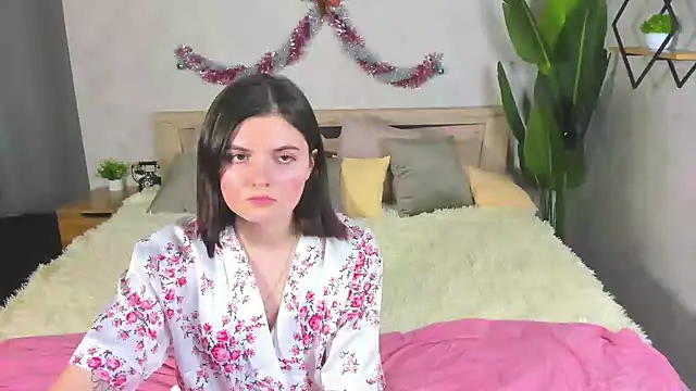 Snapshot of CharlotteMitchell chatting on 01/11/25, 11:45 CharlotteMitchell online show from 01/11/25, 11:45