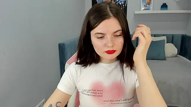 Snapshot of CharlotteMitchell chatting on 02/07/25, 11:12 CharlotteMitchell online show from 02/07/25, 11:12