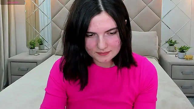 Snapshot of CharlotteMitchell chatting on 02/08/25, 11:01 CharlotteMitchell online show from 02/08/25, 11:01