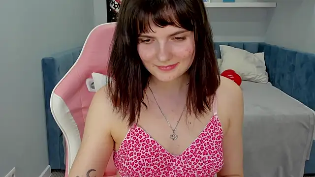 Snapshot of CharlotteMitchell chatting on 02/15/25, 02:22 CharlotteMitchell online show from 02/15/25, 02:22