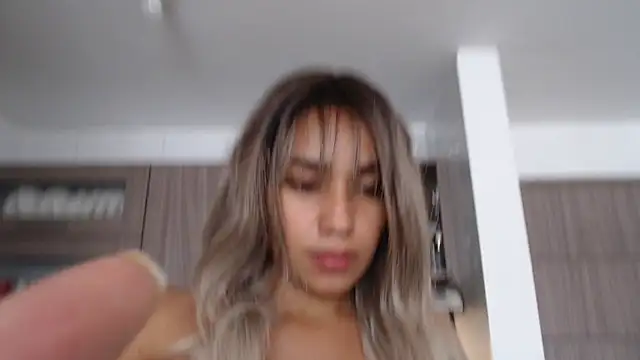 Snapshot of isabela_oh chatting on 12/28/24, 08:04 isabela oh online show from 12/28/24, 08:04