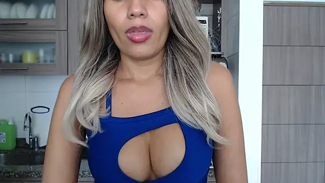 Snapshot of isabela_oh chatting on 01/08/25, 06:09 isabela oh online show from 01/08/25, 06:09