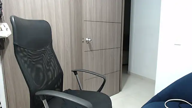 Snapshot of isabela_oh chatting on 01/13/25, 04:18 isabela oh online show from 01/13/25, 04:18