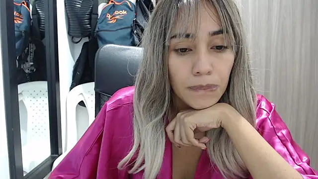 Snapshot of isabela_oh chatting on 01/23/25, 04:09 isabela oh online show from 01/23/25, 04:09